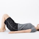 【腰痛】寝てるだけで腰痛改善！？～仙骨枕～は効果あるの？